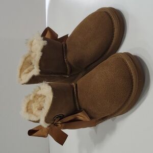 Pawz by Bearpaw size 11